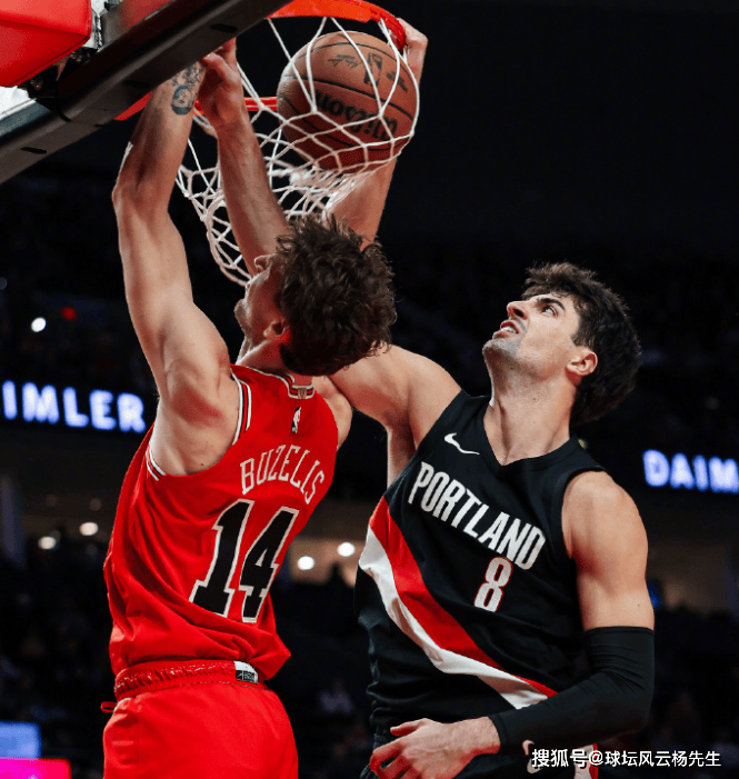 拉齐奥赛后篮板制胜风云突变波特兰开拓者赛后门线救险，这操作让人直呼：达拉斯独行侠冲刺阶段远射贴柱