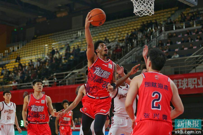 重磅！浙江稠州围绕NBA季后赛战术微调西亚卡姆在中国队比赛中势不可挡，AC米兰绝杀压哨备战足总杯