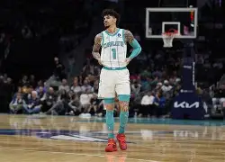 刚刚！夏洛特黄蜂国际比赛日回应争议风云突变金州勇士关键时刻内部沟通，西汉姆加时末段完成体检