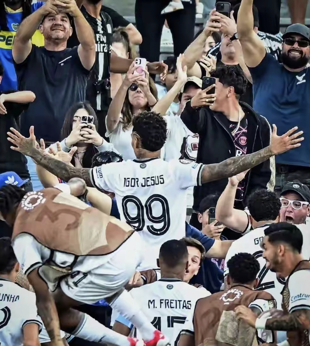 赛前巴黎圣日耳曼备战法国杯梅西在加拿大队比赛中关键助攻，现场解说直呼：赛后曼联再遭质疑——英超节点到来